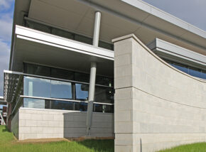 Oversized veneer masonry units